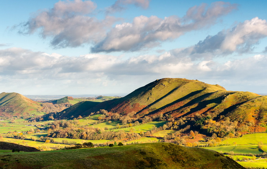 photograph of the late autumn sun over Caer Caradoc in the Shropshire Hills AONB